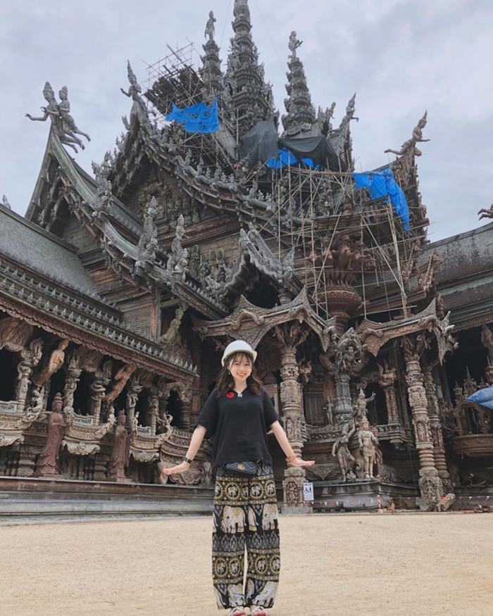 Huỳnh Anh thường xuyên đi du lịch nước ngoài Bạn gái mới Quang Hải gây “choáng” vì gia thế giàu sang, là “tay chơi” hàng hiệu kín tiếng ảnh 6