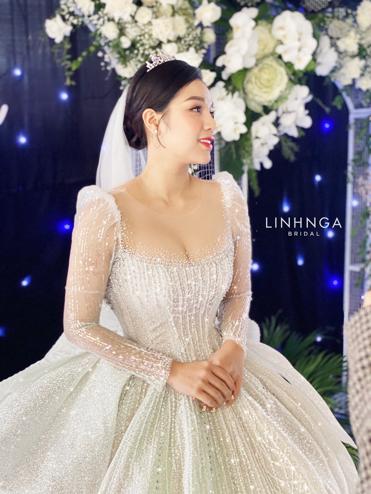 Khánh Linh diện váy cưới làm từ 30K viên đá Swarovski do chính Bùi Tiến Dũng lên ý tưởng ảnh 5