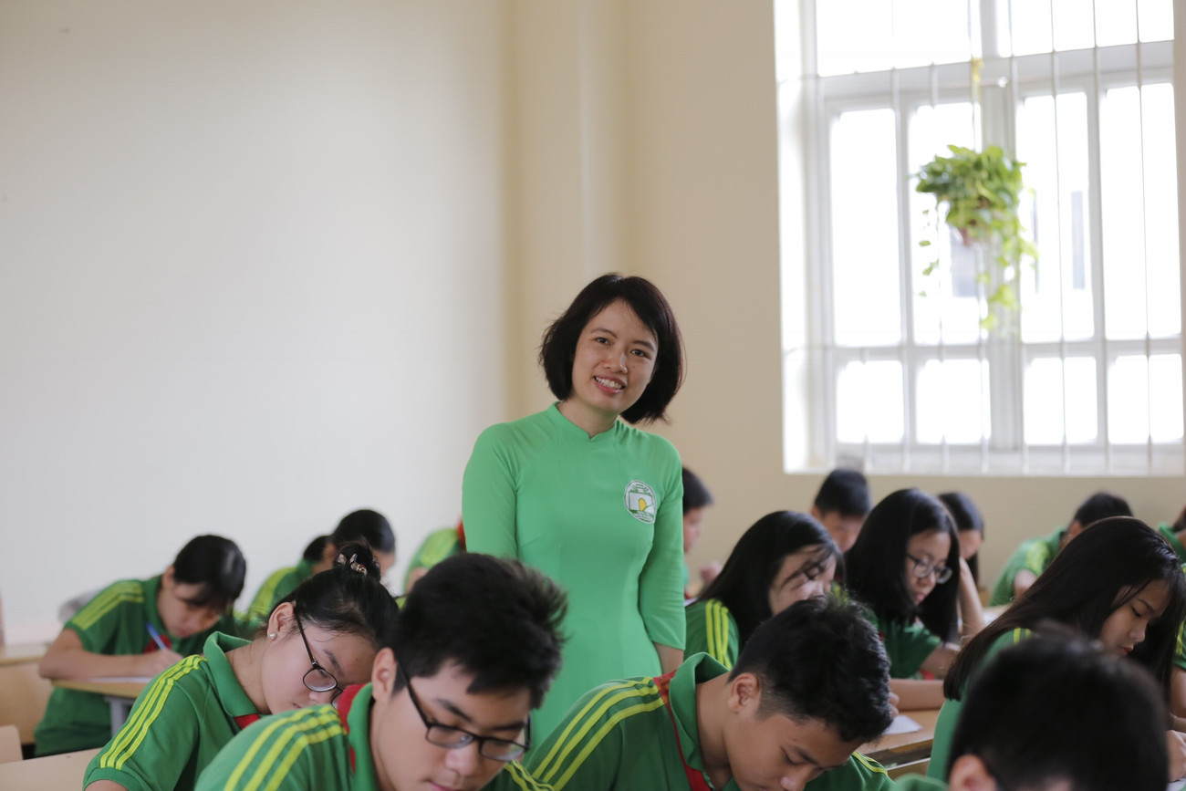 Cô Huyền Hậu (GV Ngữ Văn trường THCS Nguyễn Tri Phương - Hà Nội) chia sẻ với teen lớp 9 cách ôn tập hiệu quả để chuẩn bị cho bước ngoặt chuyển cấp Bí kíp ôn tập hiệu quả trong mùa dịch dành cho teen 9 và 12 từ các thầy cô giàu kinh nghệm ảnh 1