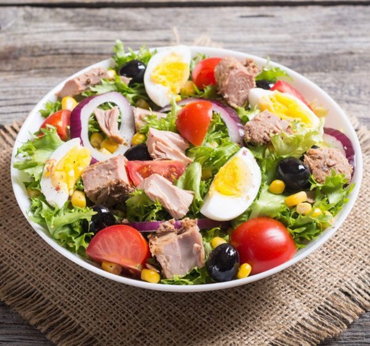 Cô gái ăn salad 5 ngày liên tục và sau đó phải đi cấp cứu trong đêm. (Ảnh minh hoạ) Cô gái phải nhập viện cấp cứu vì chỉ ăn salad liên tục trong nhiều ngày liền ảnh 2