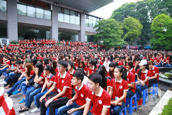 Sinh viên Đại học Ngoại thương. (Ảnh minh họa) Điểm chuẩn xét tuyển bằng học bạ của Đại học Ngoại Thương bao nhiêu? ảnh 1