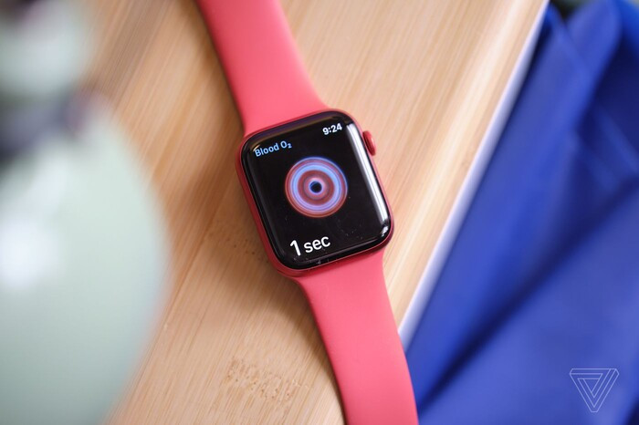 Apple Watch Series 6. (Ảnh: The Verge) Apple Watch SE và Series 6 chính thức bán tại Việt Nam: Sau 30 phút đã có hơn 500 đơn hàng ảnh 1