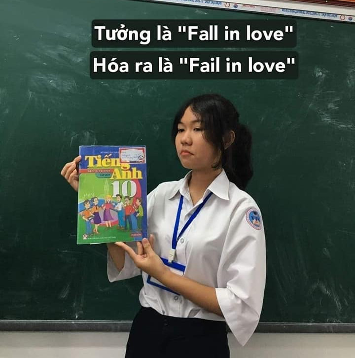 Bạn chọn "Fall in love" hay là "fall in love" đây? Teen Phú Yên bắt “trend” thả thính với SGK: Thế này thì crush sẽ “đổ cái rầm” cho xem! ảnh 1