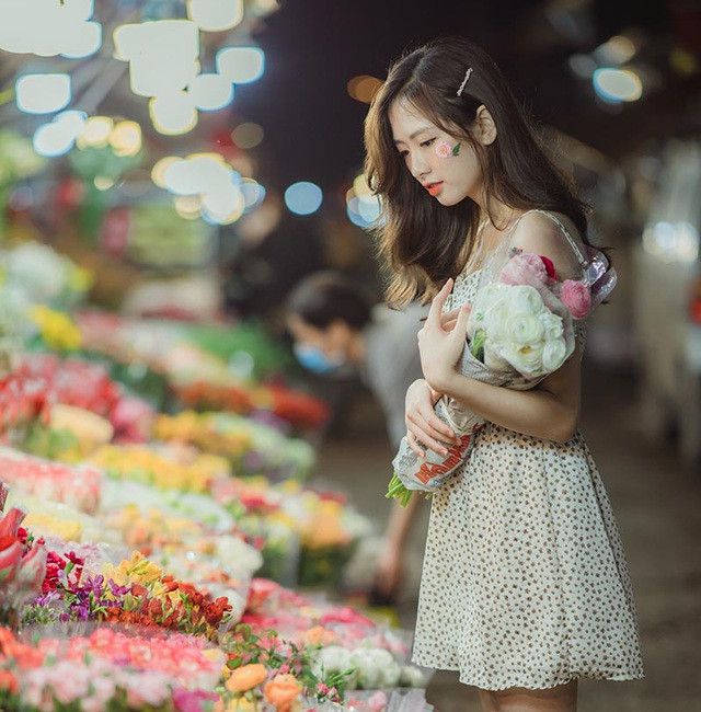 Linh cũng có góc nghiêng ấn tượng. Nét đẹp trong veo, nhẹ nhàng tựa nắng mai của nữ sinh trường Y ảnh 4