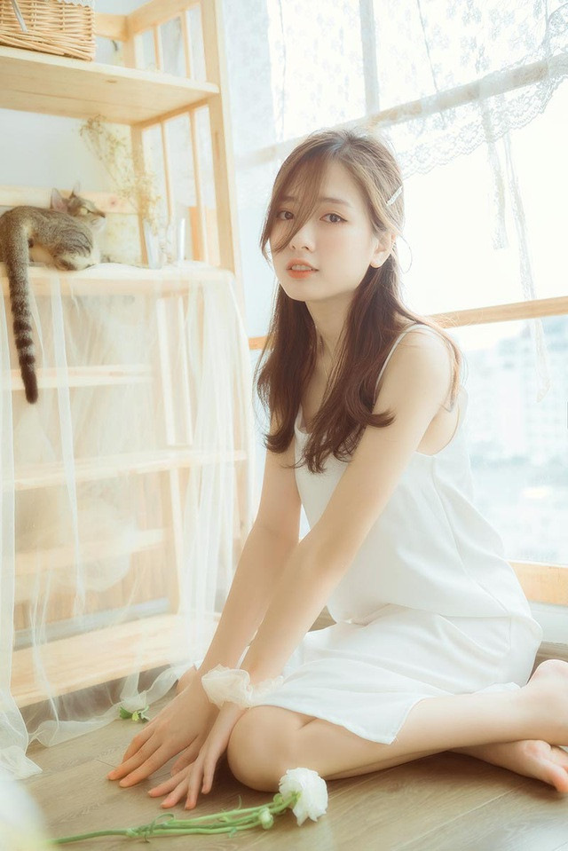 Hoài Linh cảm thấy hài lòng với những lựa chọn của mình. Nét đẹp trong veo, nhẹ nhàng tựa nắng mai của nữ sinh trường Y ảnh 6