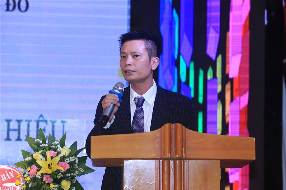 Đối tượng Trần Khắc Hùng Vụ ĐH Đông Đô cấp bằng giả: Thu giữ nhiều tiền Việt, USD của kẻ đang bỏ trốn ảnh 1
