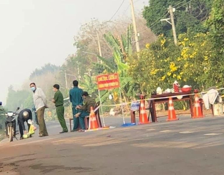 Tuyến đường ở xã An Bình, huyện Phú Giáo bị phong tỏa Bình Dương ghi nhận ca dương tính SARS-CoV-2 đầu tiên trong cộng đồng ảnh 2