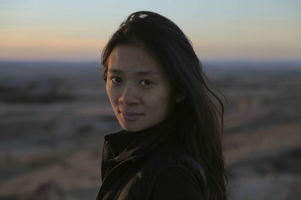 Đạo diễn thắng giải Quả Cầu Vàng 2021 - Chloé Zhao. Nguồn: Medium Chloé Zhao - Nữ đạo diễn châu Á được kỳ vọng làm nên lịch sử tại Hollywood ảnh 1