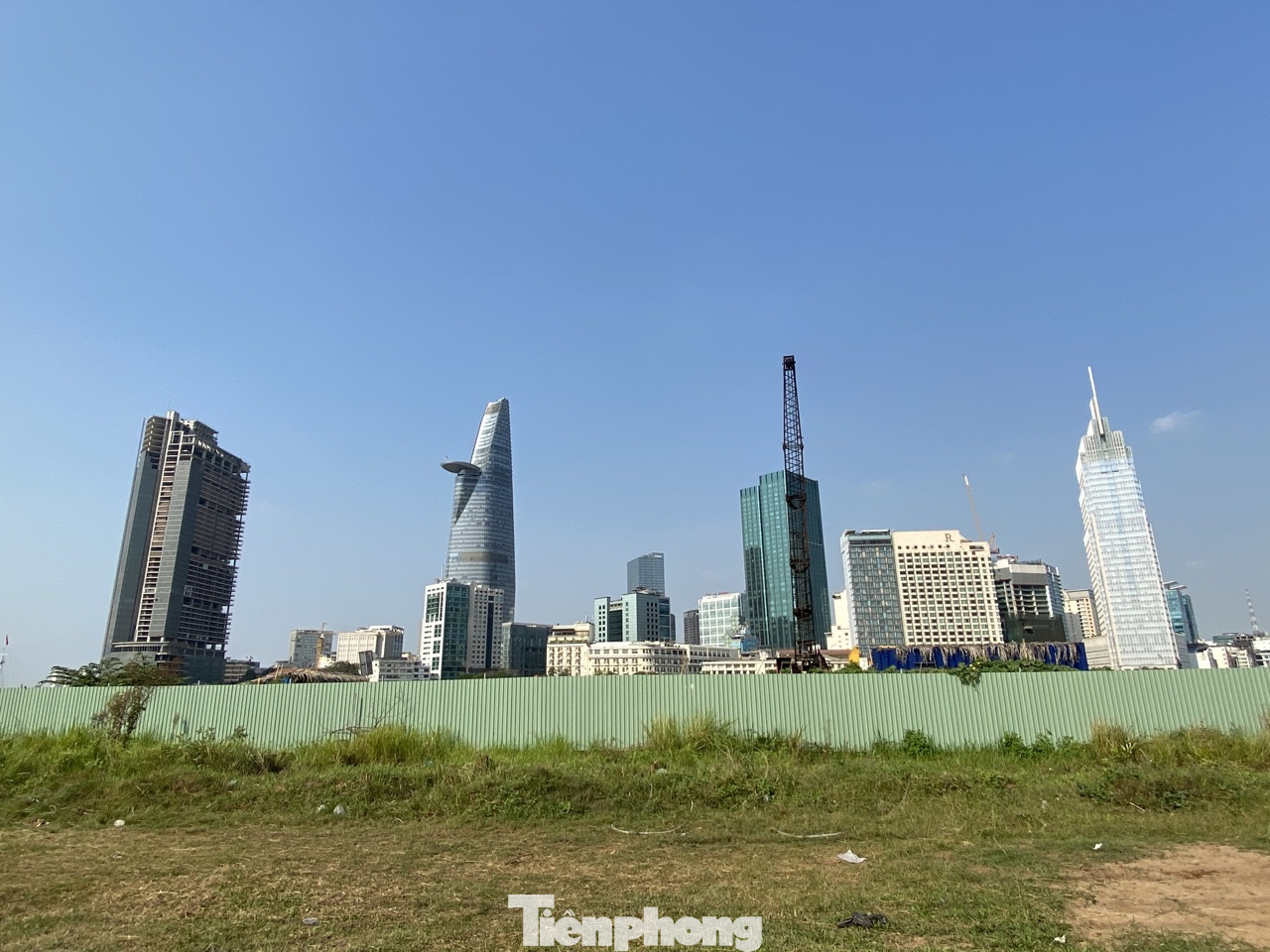 Cận cảnh cao ốc 'đắp chiếu', làm xấu bộ mặt trung tâm Sài Gòn ảnh 14