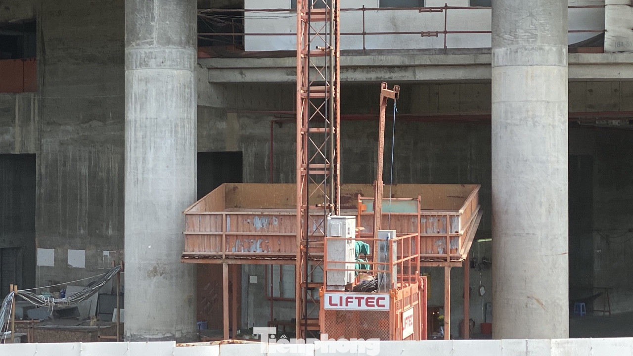 Cận cảnh cao ốc 'đắp chiếu', làm xấu bộ mặt trung tâm Sài Gòn ảnh 11