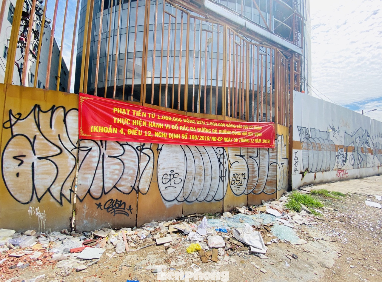 Cận cảnh cao ốc 'đắp chiếu', làm xấu bộ mặt trung tâm Sài Gòn ảnh 5