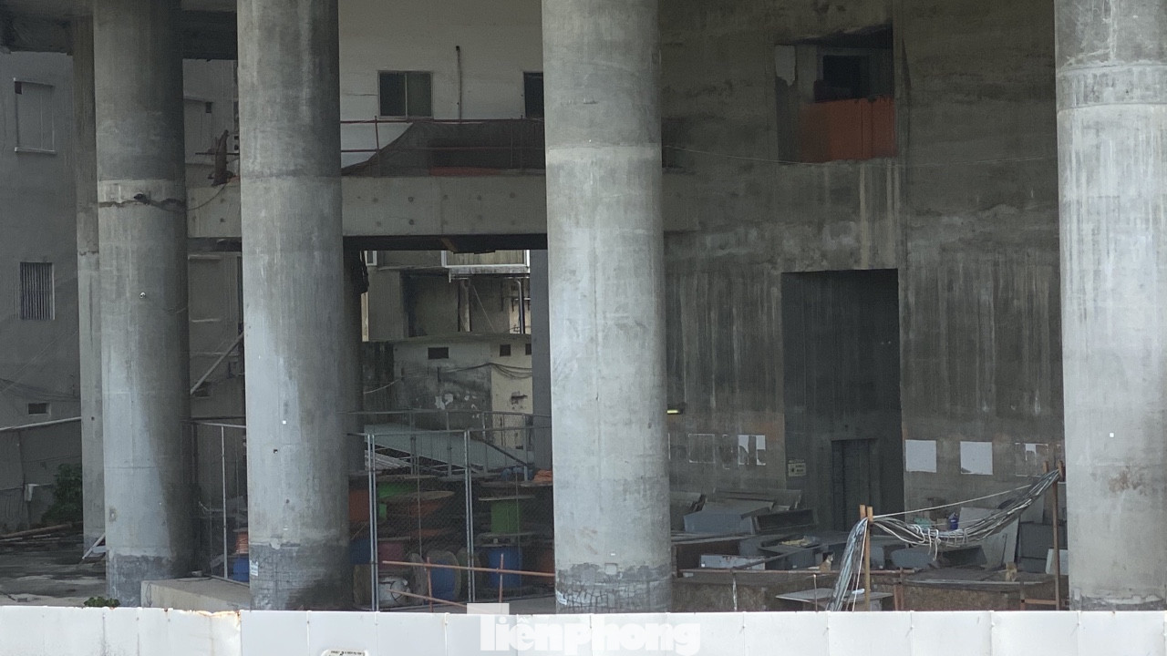 Cận cảnh cao ốc 'đắp chiếu', làm xấu bộ mặt trung tâm Sài Gòn ảnh 10