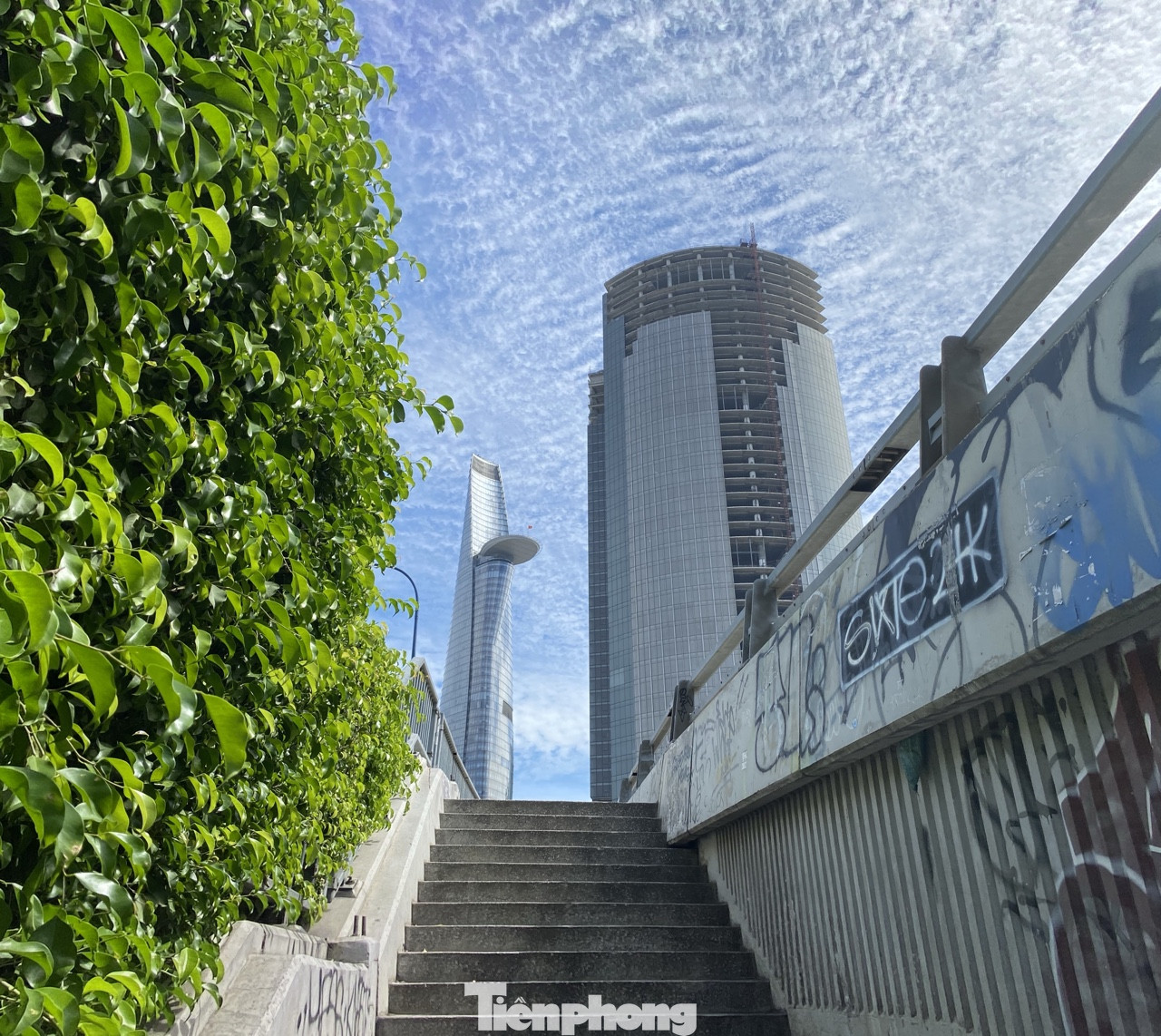 Cận cảnh cao ốc 'đắp chiếu', làm xấu bộ mặt trung tâm Sài Gòn ảnh 12