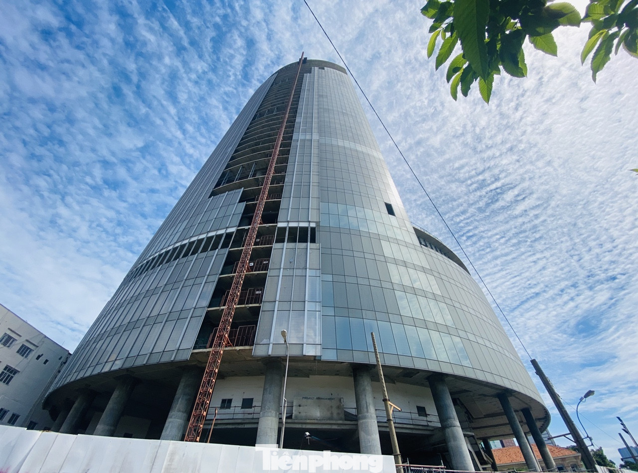 Cận cảnh cao ốc 'đắp chiếu', làm xấu bộ mặt trung tâm Sài Gòn ảnh 3