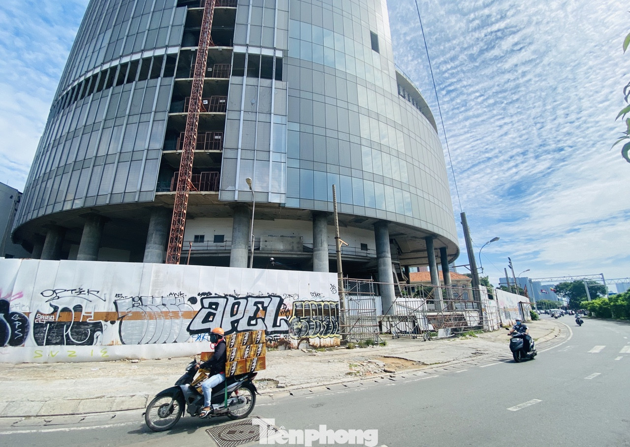 Cận cảnh cao ốc 'đắp chiếu', làm xấu bộ mặt trung tâm Sài Gòn ảnh 6