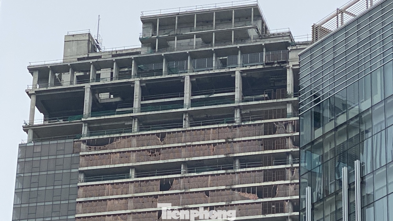 Cận cảnh cao ốc 'đắp chiếu', làm xấu bộ mặt trung tâm Sài Gòn ảnh 9