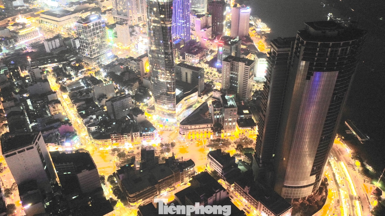 Cận cảnh cao ốc 'đắp chiếu', làm xấu bộ mặt trung tâm Sài Gòn ảnh 13