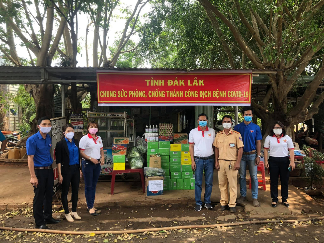Tuổi trẻ Đắk Lắk tiếp sức cho tuyến đầu chống dịch ảnh 2 Tuổi trẻ Đắk Lắk tiếp sức cho tuyến đầu chống dịch ảnh 2