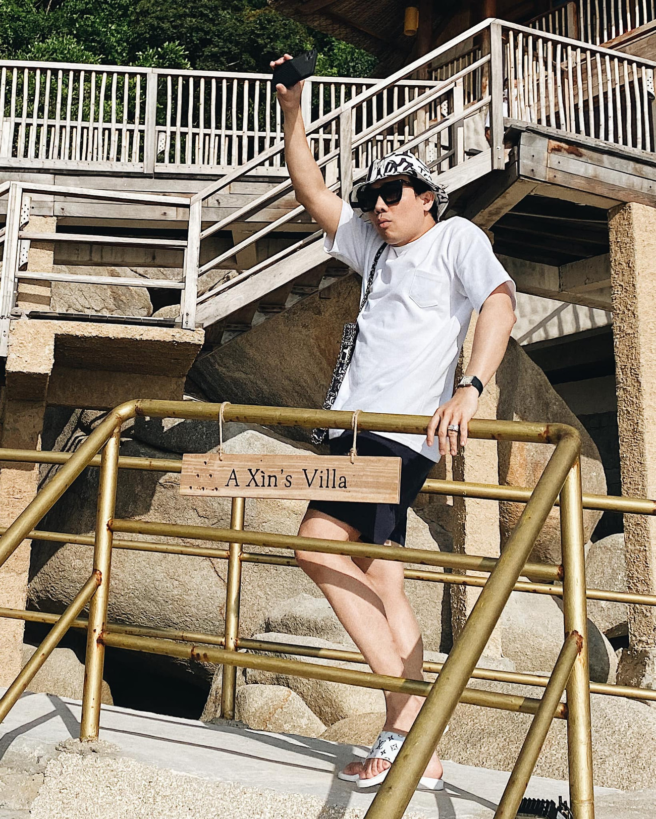 Trấn Thành "thả dáng" lấn át cả người mẫu chuyên nghiệp. Hari Won hết lời khen ngợi, bày tỏ sự hâm mộ với Trúc Nhân chỉ vì thói quen “bá đạo” này ảnh 2