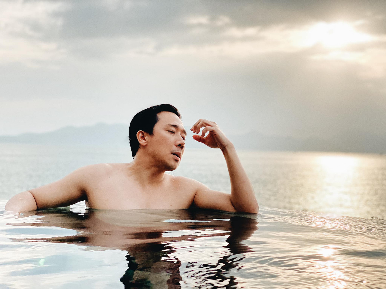 Trúc Nhân bày tỏ: "Ba của Hari Won lớn tuổi nên không dám lặn nước". Hari Won hết lời khen ngợi, bày tỏ sự hâm mộ với Trúc Nhân chỉ vì thói quen “bá đạo” này ảnh 6