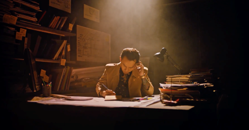 Hình ảnh của nam rapper trong MV "021". Không rap về ăn chơi như "Bigcityboi", Binz gây thương nhớ với ca khúc đầy tự sự "021" ảnh 1