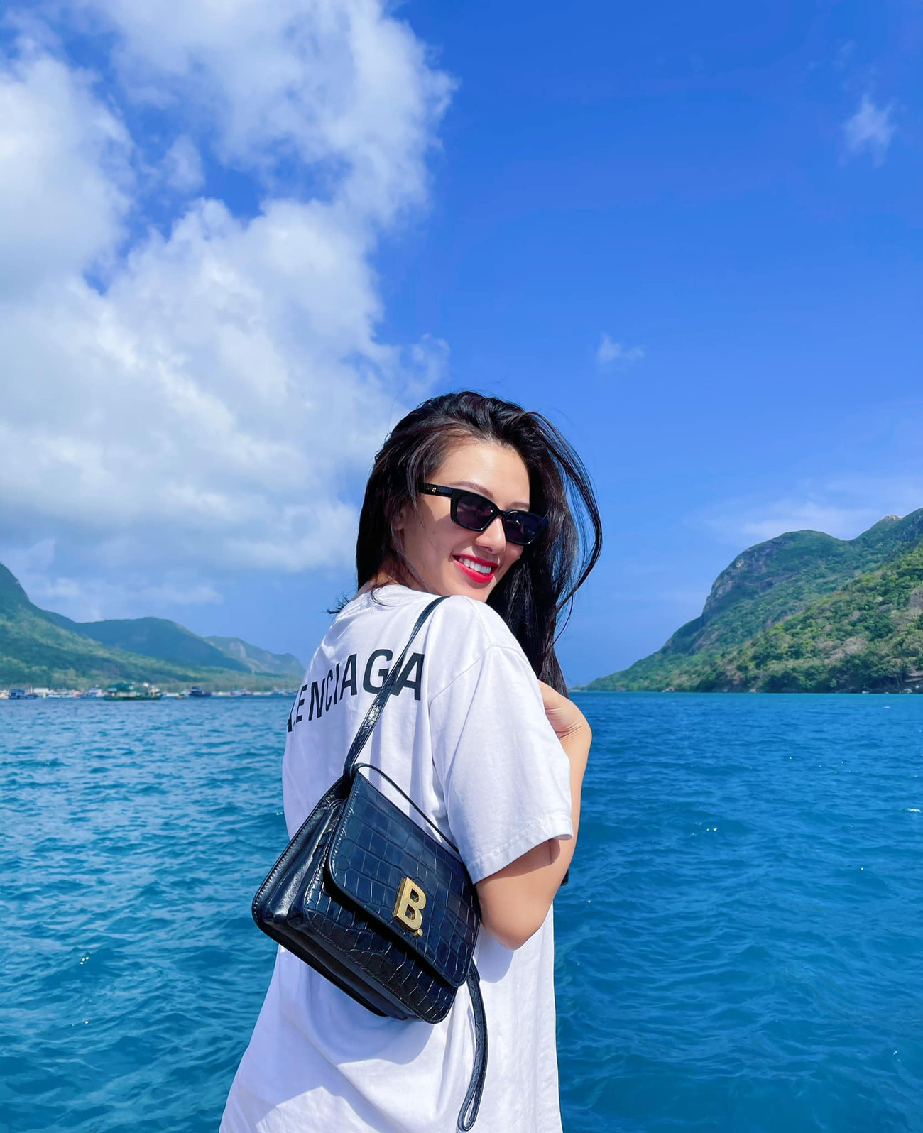 Á hậu Thuỳ Dung diện váy xẻ vòng 1 nóng bỏng, Ngọc Thảo bắt đầu 'bung lụa' tại Miss Grand ảnh 12