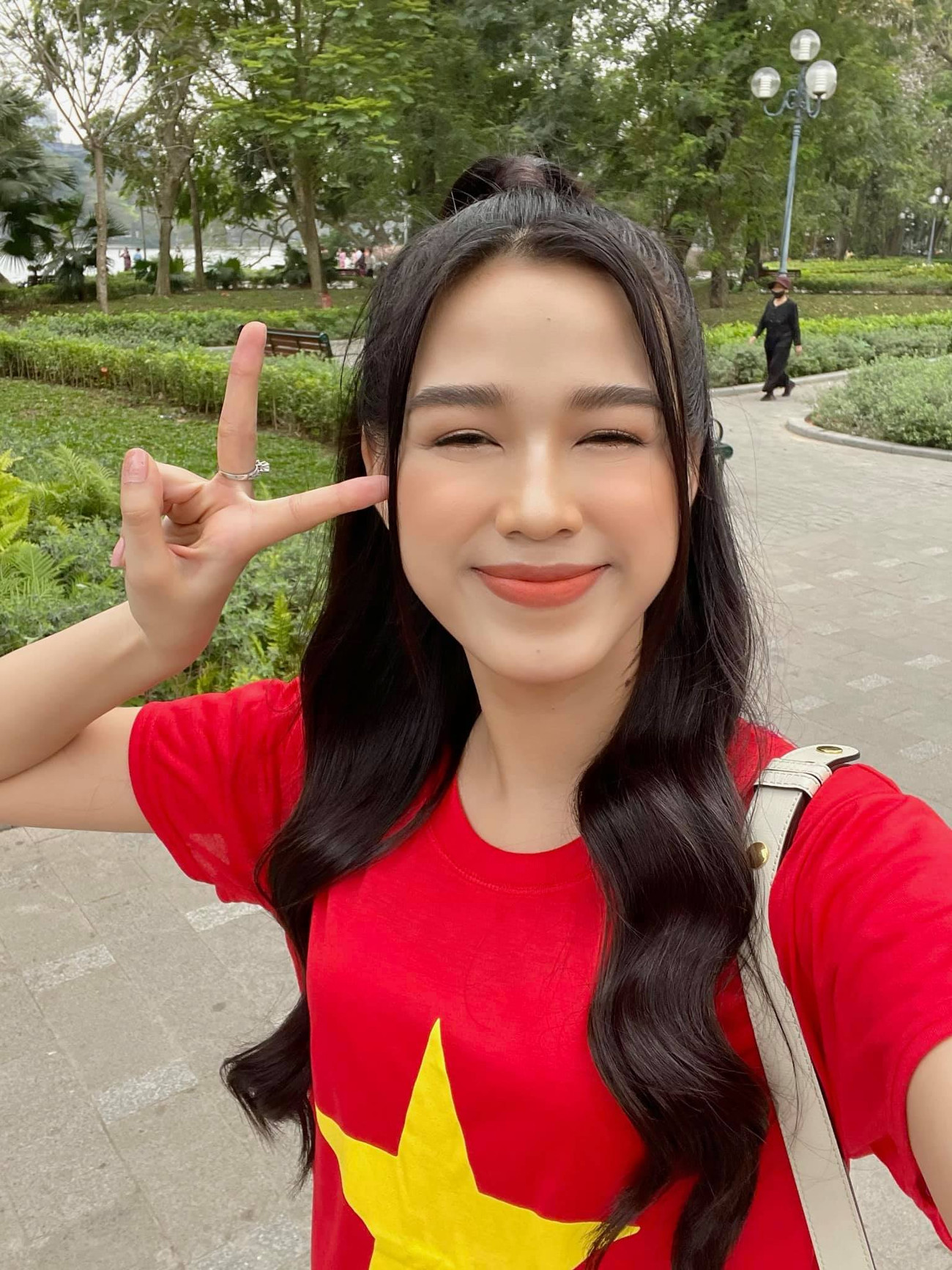 Á hậu Thuỳ Dung diện váy xẻ vòng 1 nóng bỏng, Ngọc Thảo bắt đầu 'bung lụa' tại Miss Grand ảnh 7