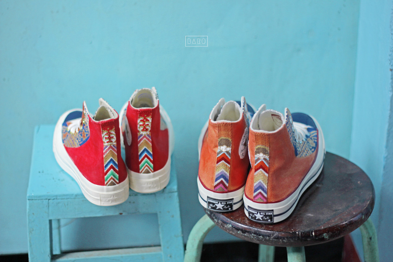 Chàng trai chuyên “make up” giày sneakers bằng họa tiết cung đình ảnh 5 Chàng trai chuyên “make up” giày sneakers bằng họa tiết cung đình ảnh 5