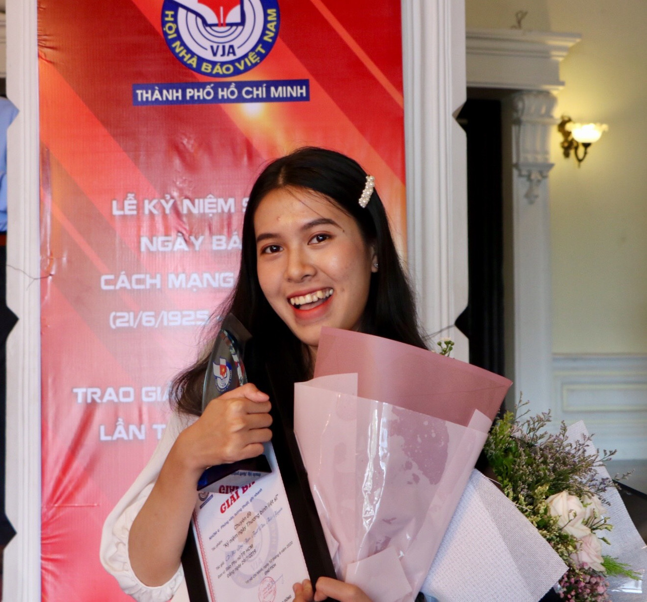Đoạt giải thưởng báo chí TP. HCM khi đang còn là sinh viên ảnh 1 Đoạt giải thưởng báo chí TP. HCM khi đang còn là sinh viên ảnh 1