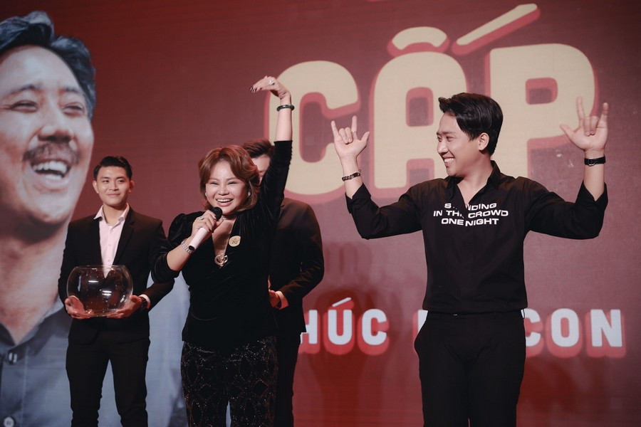 Lê Giang, Trấn Thành hạnh phúc trước thành tích của bộ phim. Trấn Thành lên tiếng sau thông tin bị người dân hẻm “Bố Già” trách không thân thiện ảnh 4
