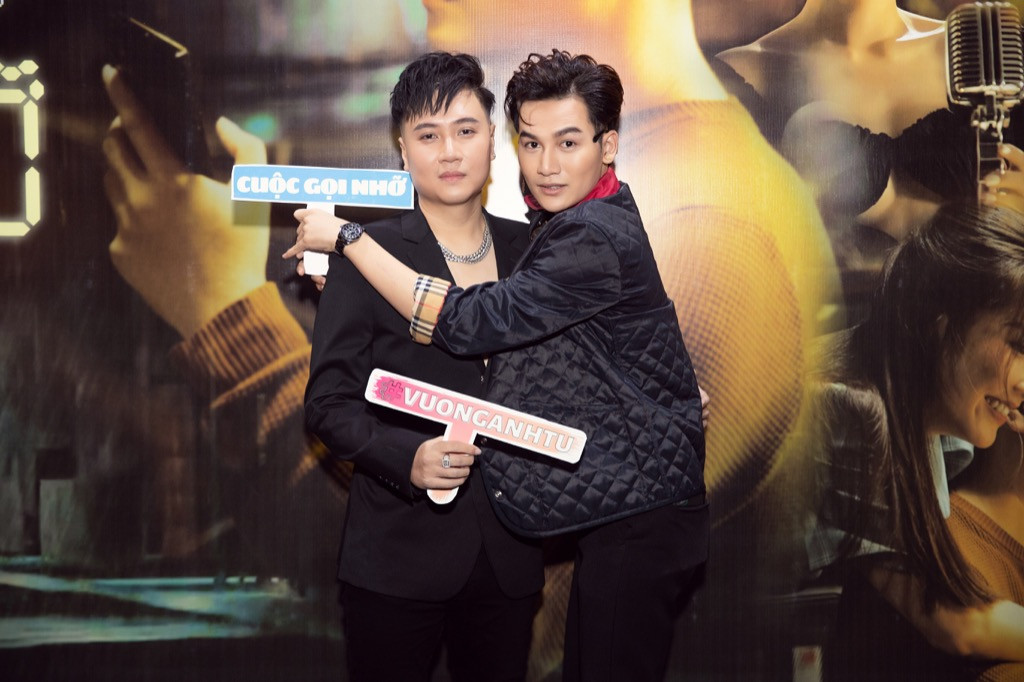 Ali Hoàng Dương cũng đến chúc mừng nam ca sĩ/ nhạc sĩ Hiền Hồ bất ngờ xuất hiện trong MV "Cuộc Gọi Nhỡ" của ca - nhạc sĩ Vương Anh Tú ảnh 5