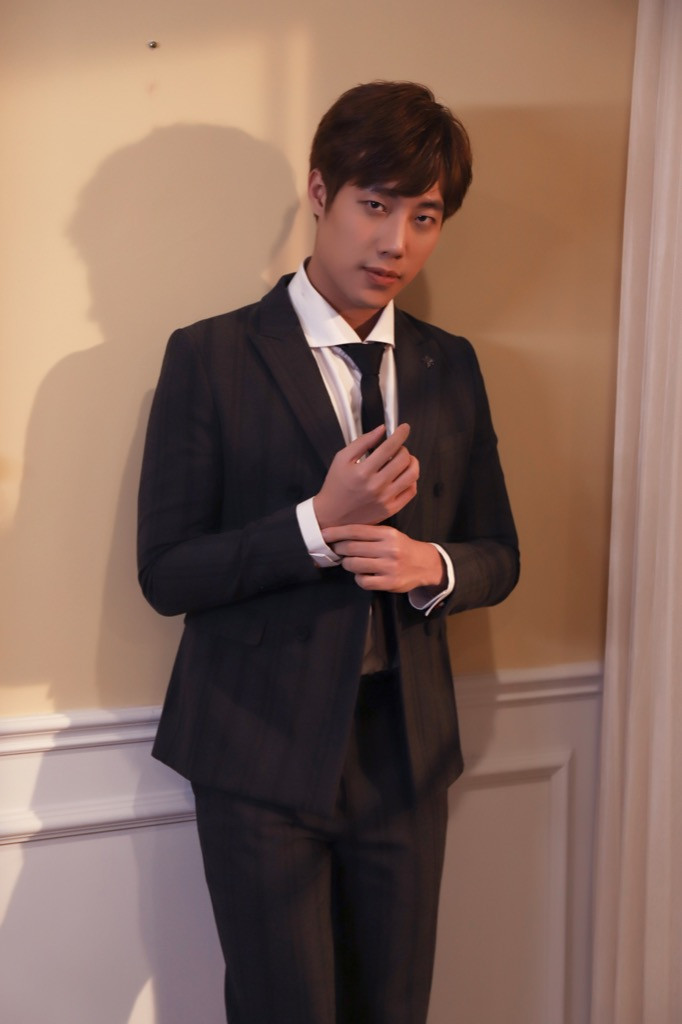 Nguyễn Minh Tú Nam chính soái ca được khen giống Bi (Rain) trong MV mới của Elly Trần là ai? ảnh 2