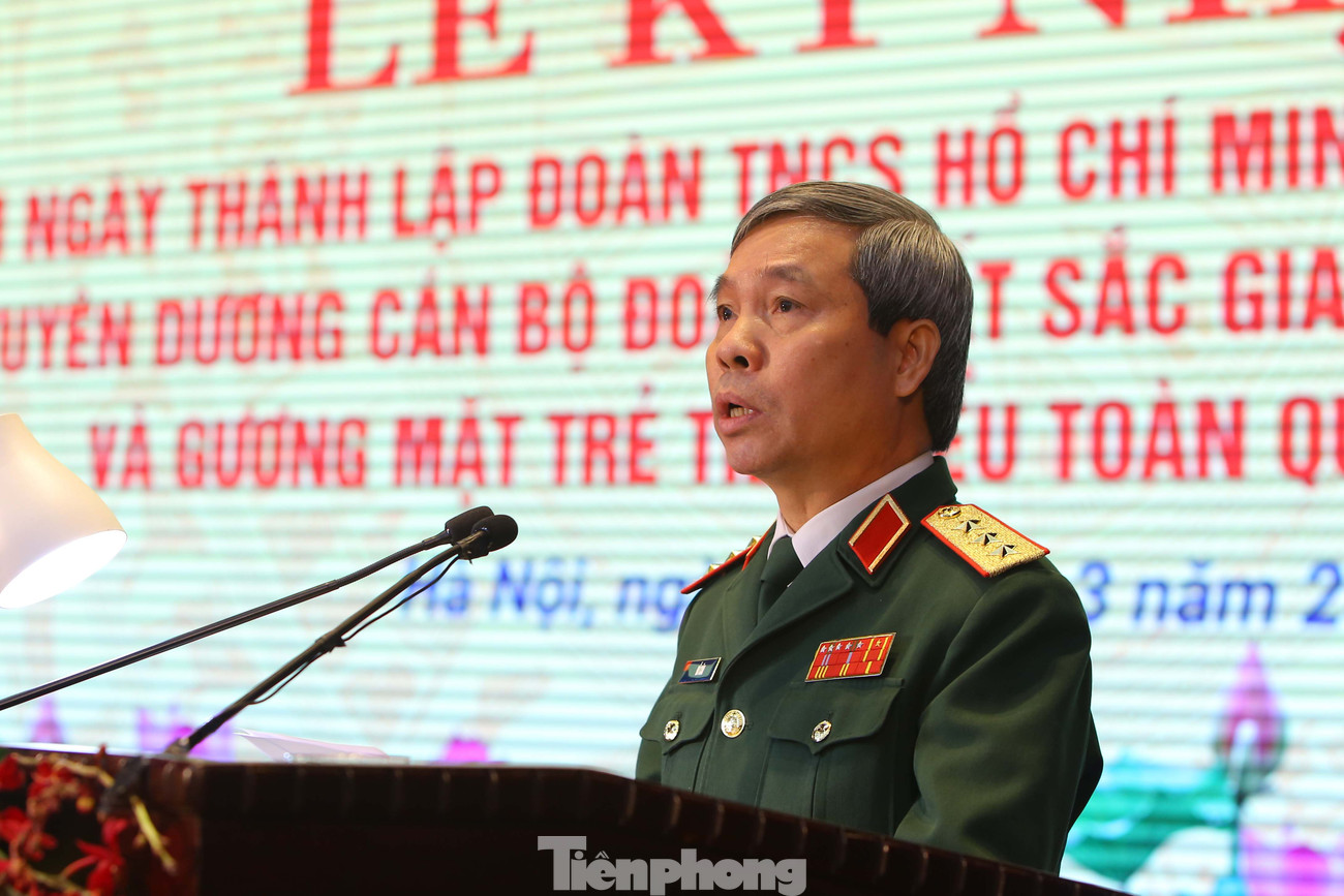 Thượng tướng Đỗ Căn, Phó chủ nhiệm Tổng cục Chính trị Tuyên dương Gương mặt trẻ tiêu biểu toàn quân năm 2020 ảnh 1