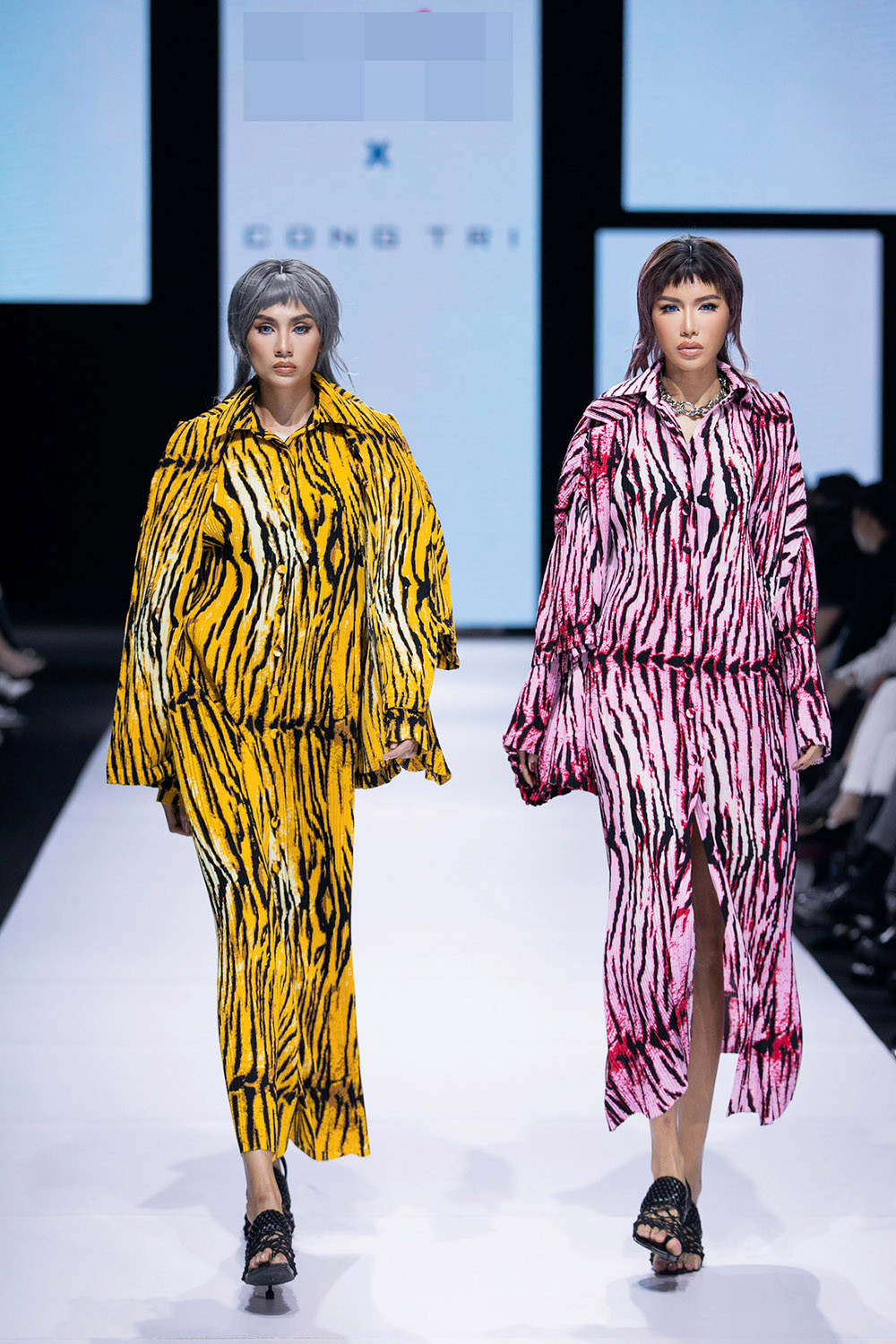 Hoa hậu Đỗ Thị Hà lần đầu diễn catwalk, thần thái sắc lạnh bên đàn chị Thanh Hằng-Tiểu Vy ảnh 7