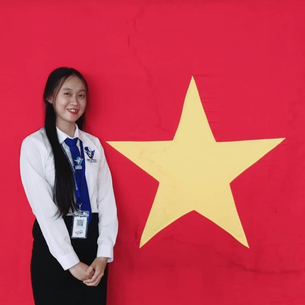 Với Diễm Linh, việc được kết nạp Đảng từ khi còn là học sinh THPT đã giúp cô có thêm động lực để phấn đấu. Cô bạn thủ lĩnh sinh viên Bình Dương ảnh 4