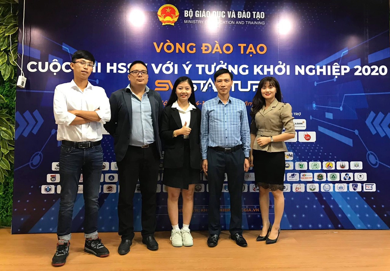 Hảo và Khánh tự tin bảo vệ dự án của mình trong cuộc thi “HS-SV với ý tưởng Khởi nghiệp” do Bộ Giáo dục và Đào tạo tổ chức. Giấc mơ đưa bơ Việt ra thế giới ảnh 4