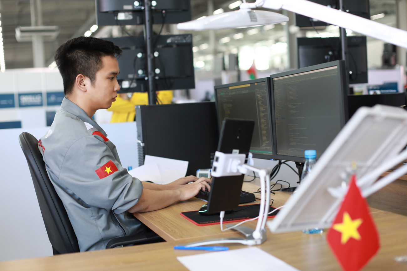 Phúc làm bài thi trong “Kỳ thi tay nghề thế giới” tại Nga ngành CNTT, năm 2019. (Ảnh: NVCC) “Những câu chuyện đẹp” của Phúc ảnh 1
