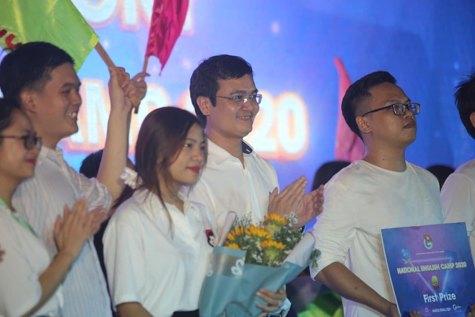 Anh Bùi Quang Huy - Bí thư T.Ư Đoàn, Chủ tịch Hội Sinh viên Việt Nam tới dự Hội trại và chúc mừng các trại sinh. Sôi nổi “Hội trại tiếng Anh toàn quốc 2020” ảnh 1