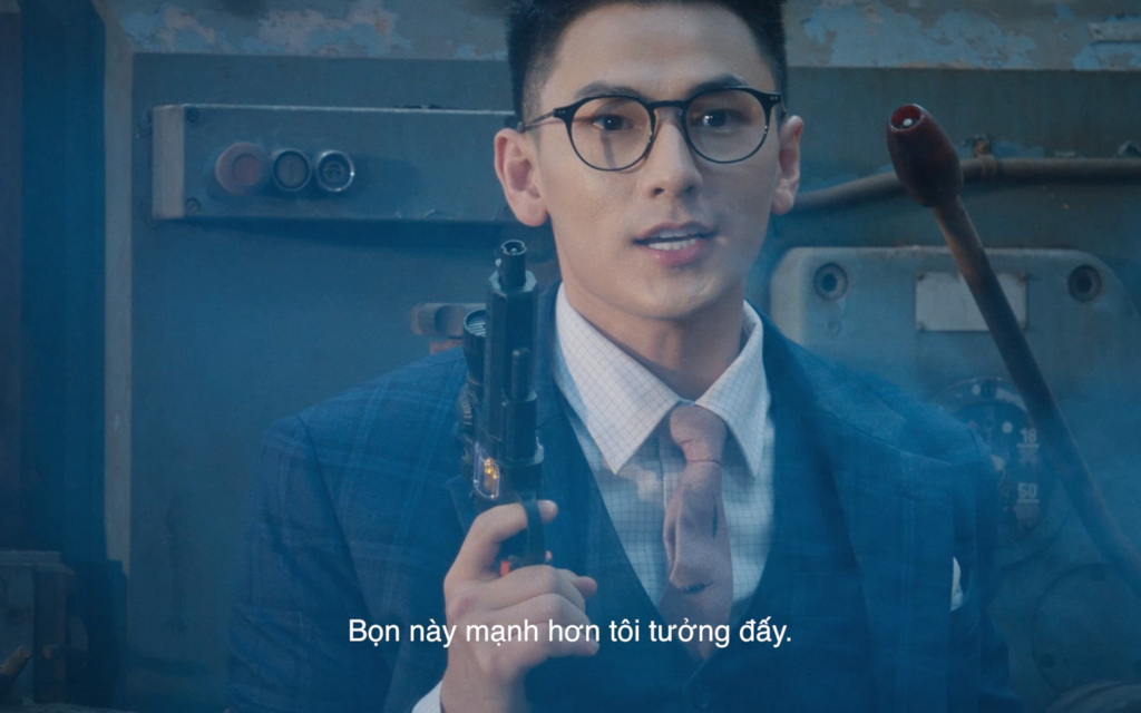 "Anh Isaac quá ngầu nên mọi thứ sai sai anh cầm đều được bỏ qua"- một netizen hóm hỉnh bình luận. Isaac cực khổ hóa soái ca điệp viên nhưng fan chỉ lo “cà khịa”... cây súng nước ảnh 7