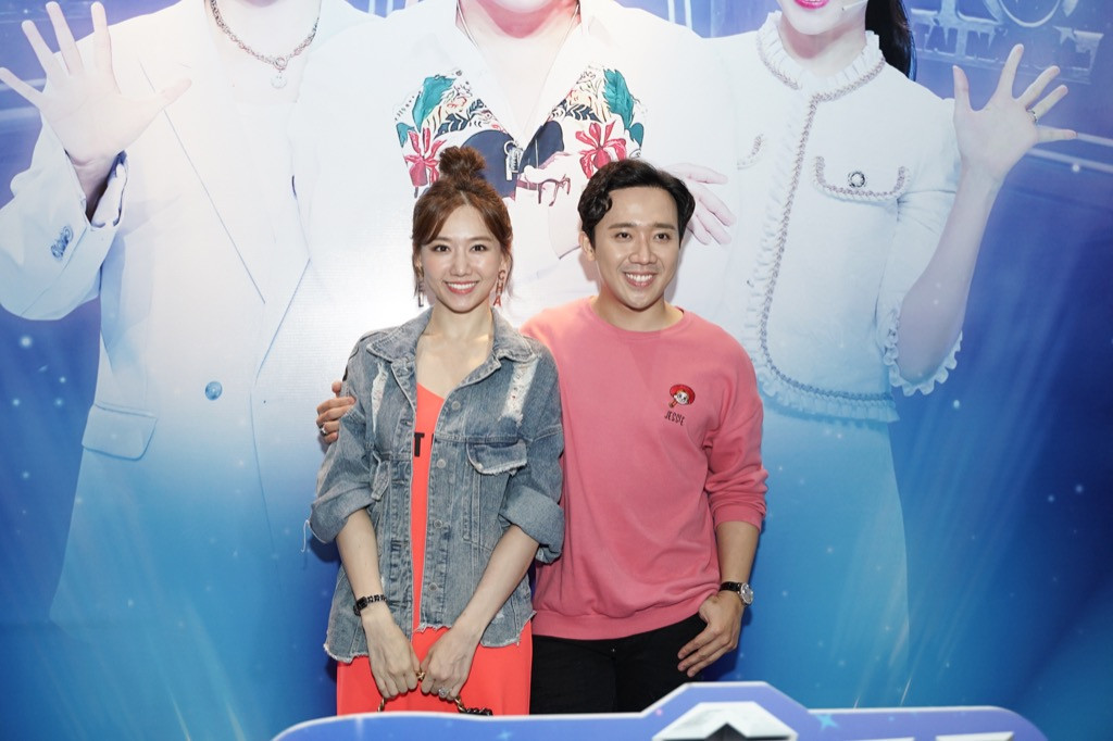 Vợ chồng Trấn Thành - Hari Won sẽ là giám khảo cố định của "Siêu Tài Năng Nhí" Vợ chồng Trấn Thành - Hari Won muốn học cách làm cha mẹ thông qua “Siêu tài năng nhí” ảnh 1