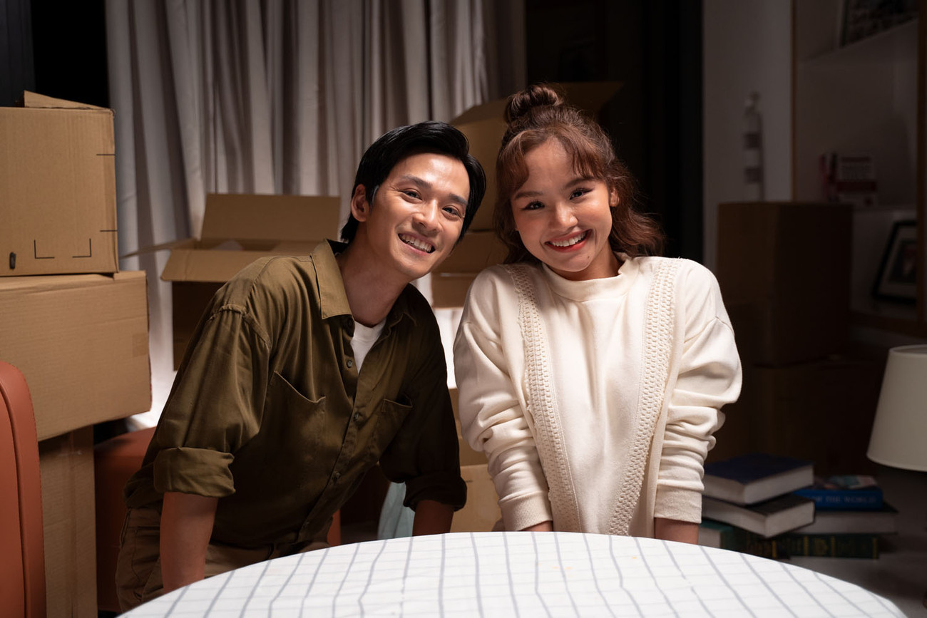 "Thầy giáo Ngạn" Trần Nghĩa chính là chàng trai bí ẩn xuất hiện trong poster cùng Miu Lê Miu Lê kể chuyện bạn thân khác giới dở khóc, dở cười với "thầy Ngạn" trong MV mới ảnh 2