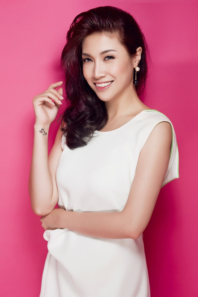 Nữ ca sĩ Pha Lê Sao Việt ẩn ý về ngôn tình chỉ có trên truyền hình, quản lý của Hương Giang bức xúc ảnh 1