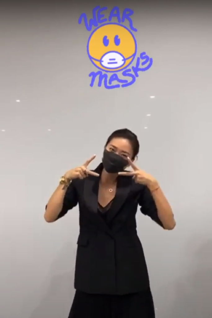 Nữ diễn viên Ngô Thanh Vân khuyến khích mọi người đeo khẩu trang để bảo vệ sức khoẻ Trấn Thành, Ngô Thanh Vân cực đáng yêu khi cover vũ đạo phòng dịch của S.T Sơn Thạch ảnh 4