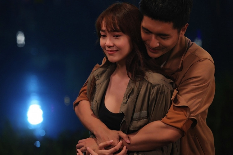 Gần đây nhất, nam người mẫu có dịp đóng cùng với Minh Hằng trong web-drama "Kẻ săn tin". Vẻ đẹp nam tính của hotboy “Người Ấy Là Ai” từng “nên duyên” với Minh Hằng ảnh 2