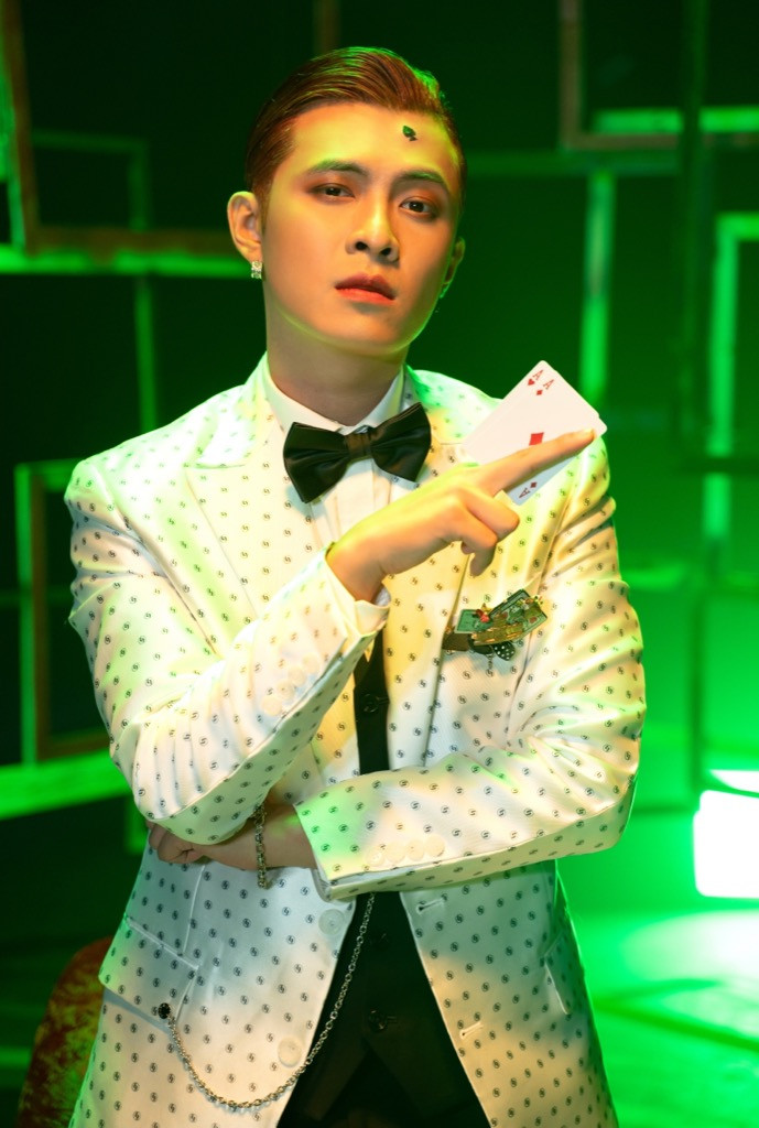 Hình tượng Joker của Gin Tuấn Kiệt khiến nhiều fan bất ngờ và thích thú Tạm biệt hình tượng “em trai quốc dân”, Gin Tuấn Kiệt hóa Joker lạnh lùng trong MV mới ảnh 2