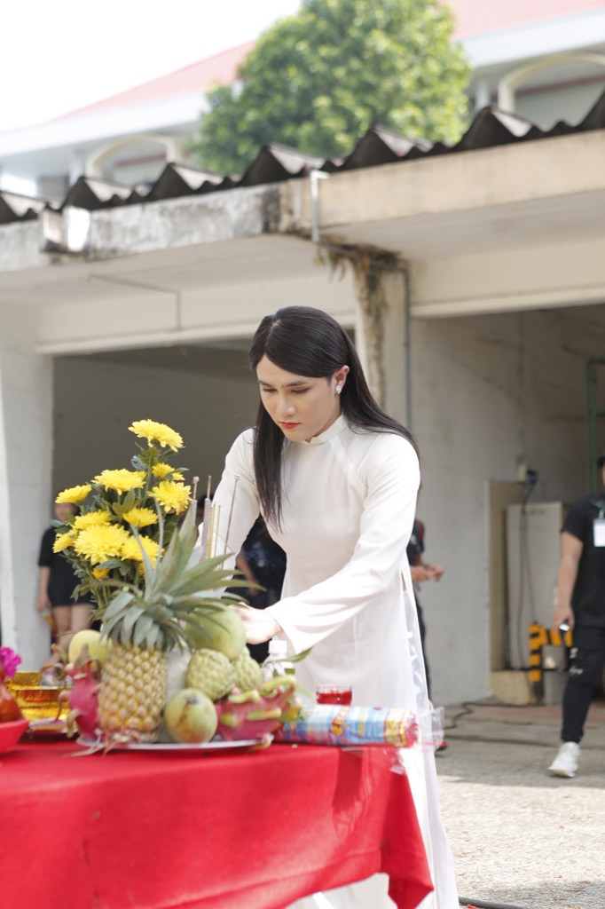 Huỳnh Lập sẽ quay trở lại cùng phần 2 của "Nhà trọ có quá trời phòng" Huỳnh Lập diện áo dài trắng thướt tha trong web-drama "Nhà trọ có quá trời phòng" phần 2 ảnh 2