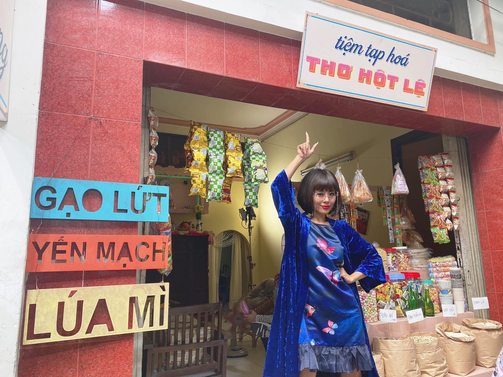 Tạo hình nhân vật Thơ hột lệ của Nam Thư trong web-drama Huỳnh Lập diện áo dài trắng thướt tha trong web-drama "Nhà trọ có quá trời phòng" phần 2 ảnh 4