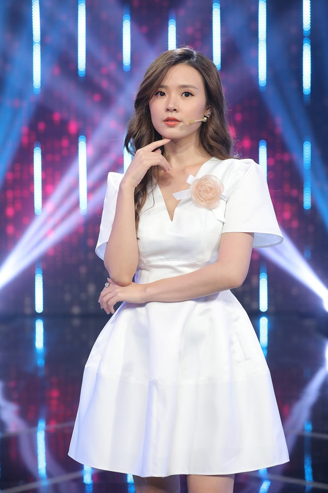 Nữ diễn viên Midu xuất hiện vô cùng lộng lẫy... Người Ấy Là Ai?: “Thuyền” Trịnh Thăng Bình - Midu ra khơi, Mạc Văn Khoa ế khách? ảnh 2