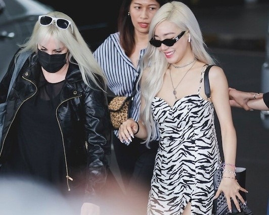 Nữ quản lý Tara Anne của Tiffany Young xác nhận đã nhiễm Covid-19. Ảnh: Internet Quản lý của Tiffany nhiễm COVID-19, thành viên SNSD phải tự cách ly tại nhà ảnh 1