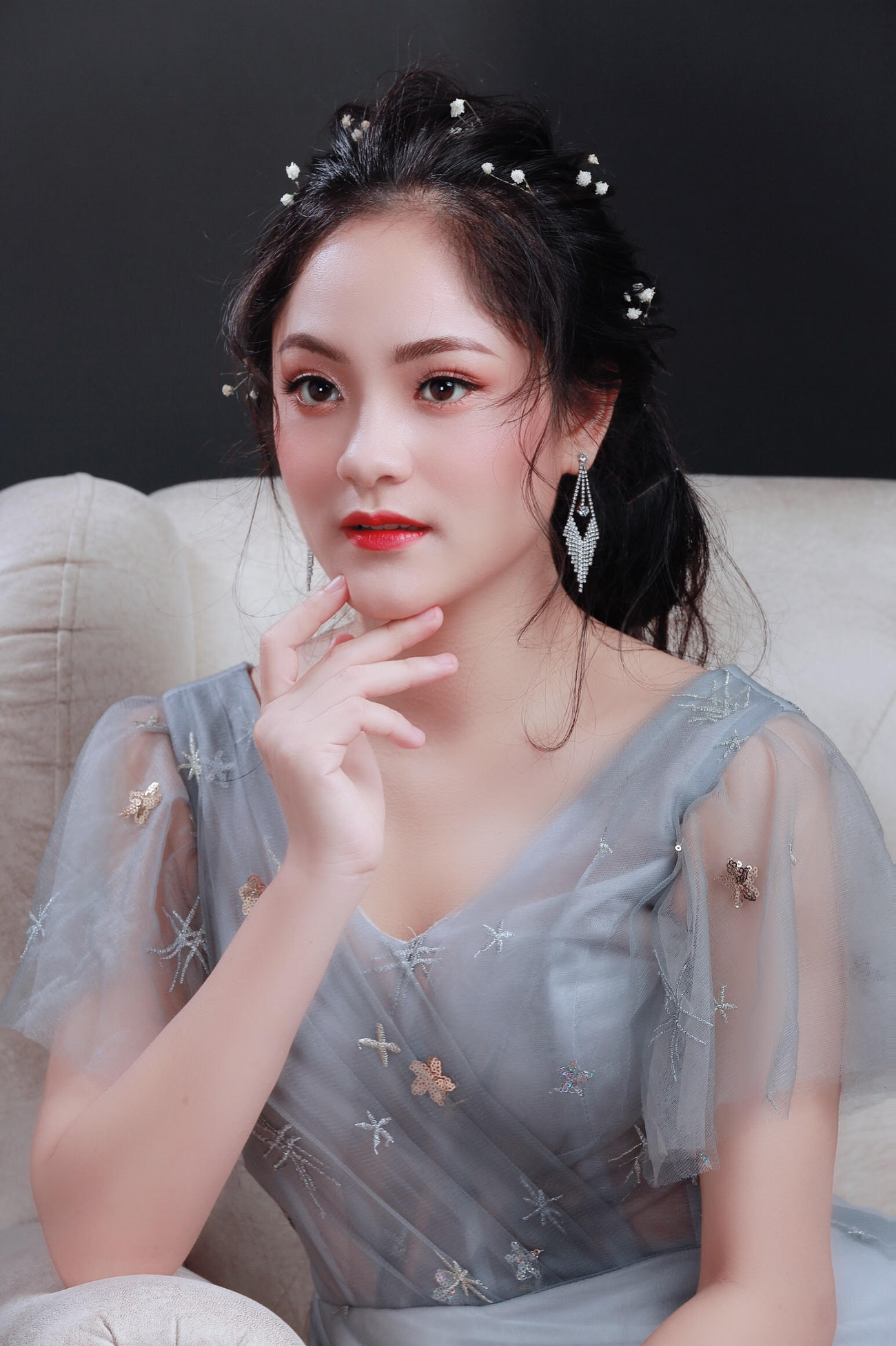 Cô ca sĩ trẻ truyền cảm hứng tích cực đến mọi người ảnh 1